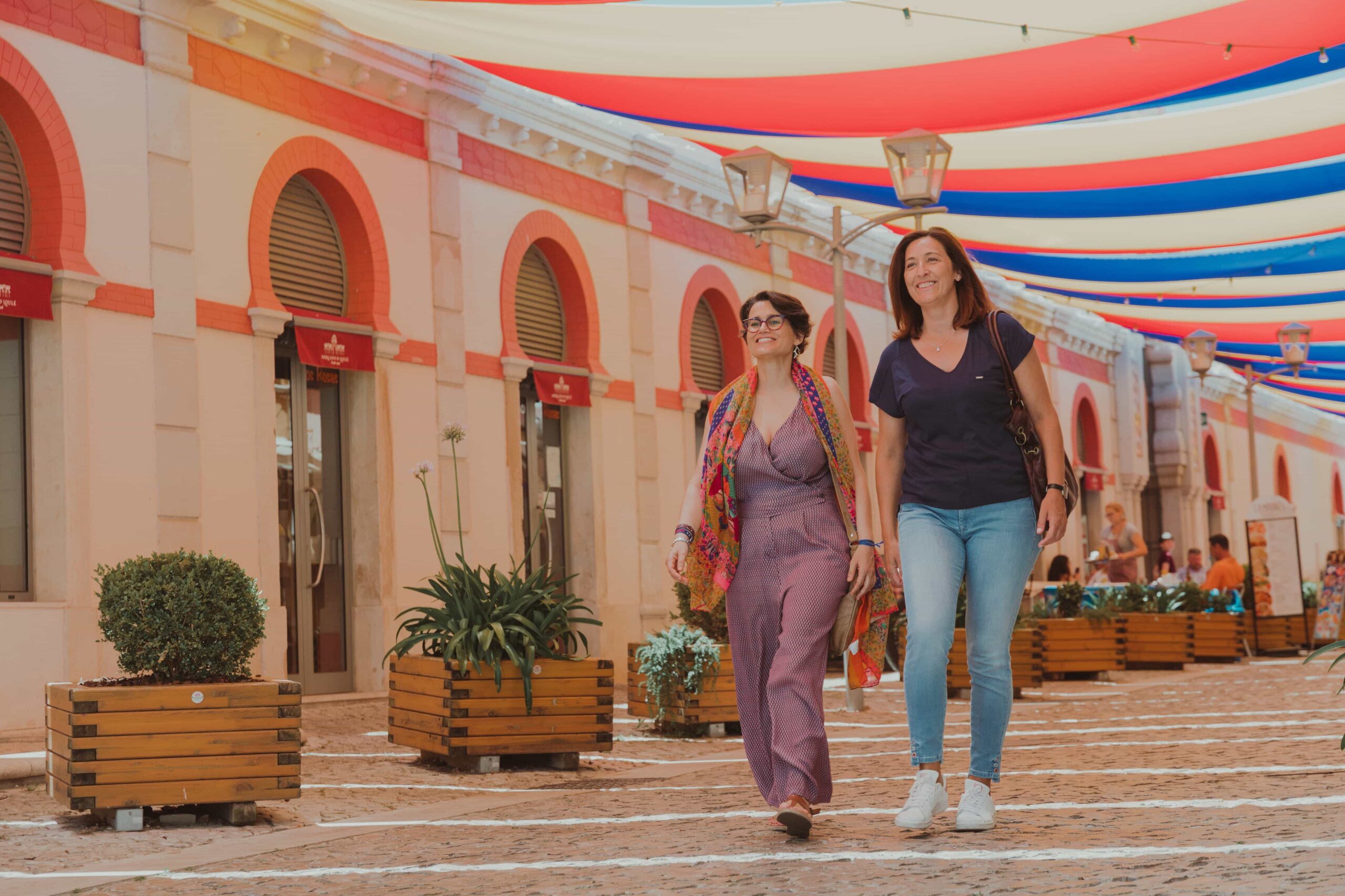 Proudly Portugal campaign with a lesbian couple in the Loulé market
